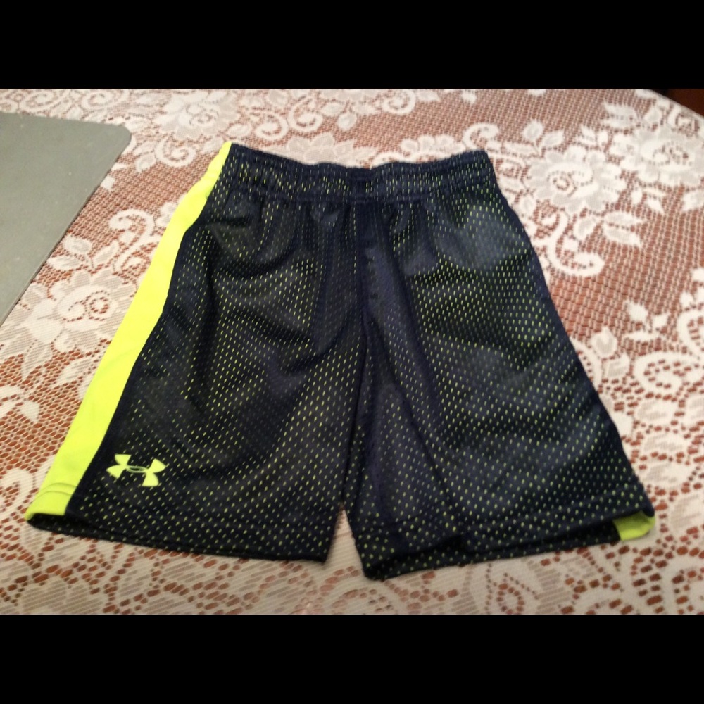 UA Boys Yellow/ Black Boys Shorts, Size 5